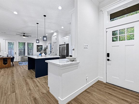 4th image of 3557 Seabrook St