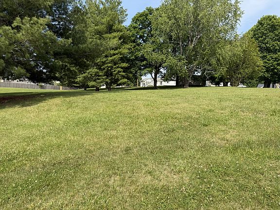 2nd image of 415 Hawkins Rd