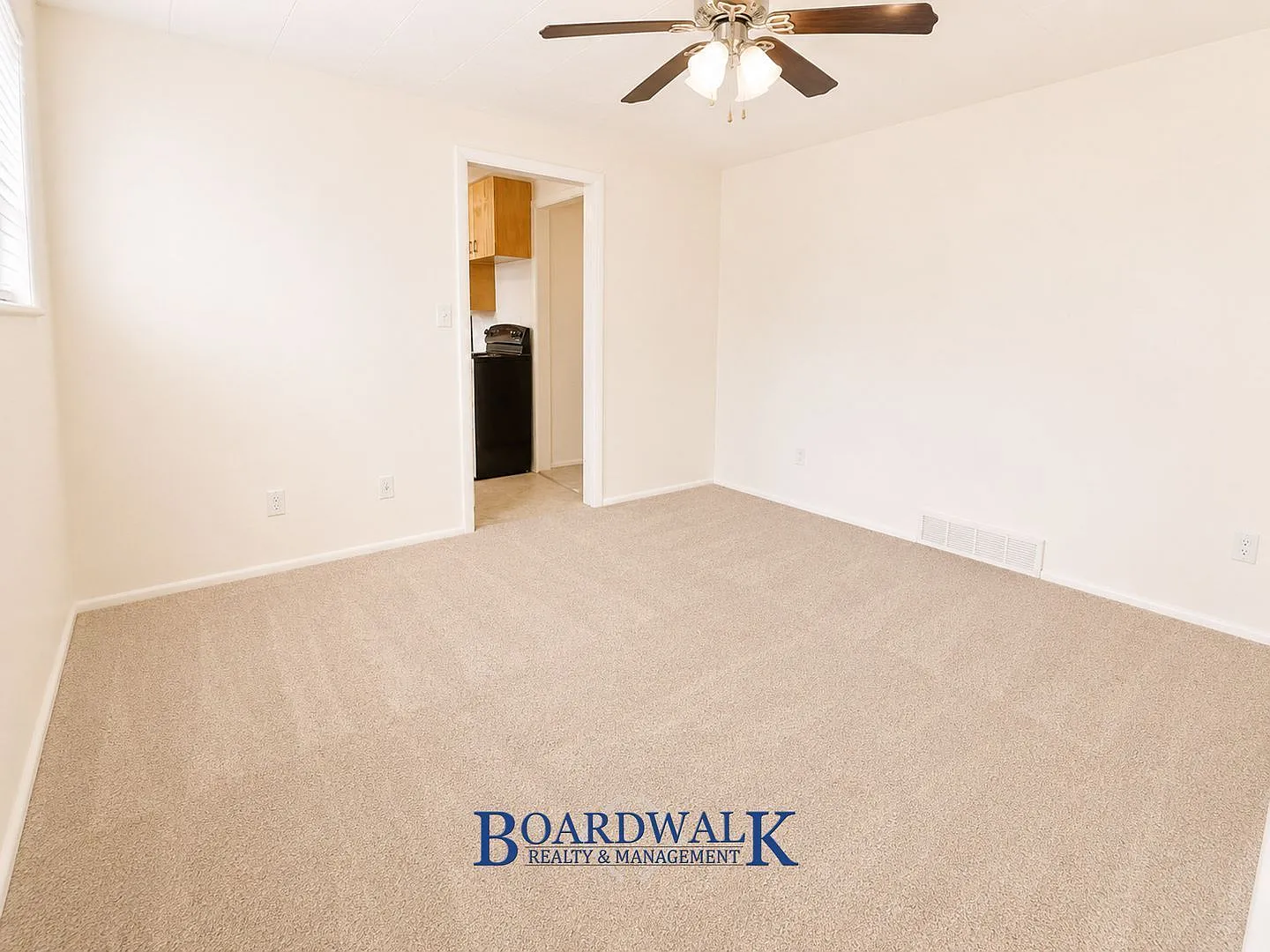 1 bed, 1.0 bath, 900 sqft, $1,000 — Photo 4