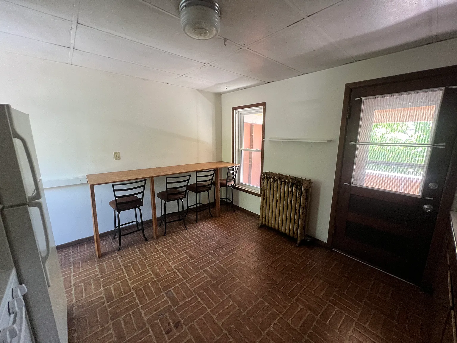 4 bed, $1,580 — Photo 2