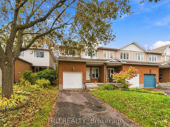 3rd image of 62 Hunters Glen Cres