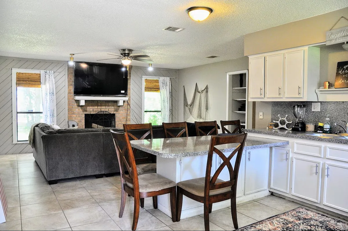 3 bed, 1316 sqft, $3,600 — Photo 2