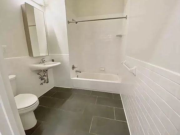 5th image of 19-73 38th St #3WF