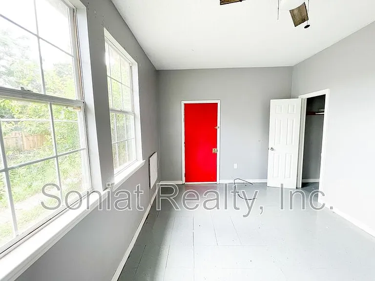 1726 Mandeville St — Photo 8