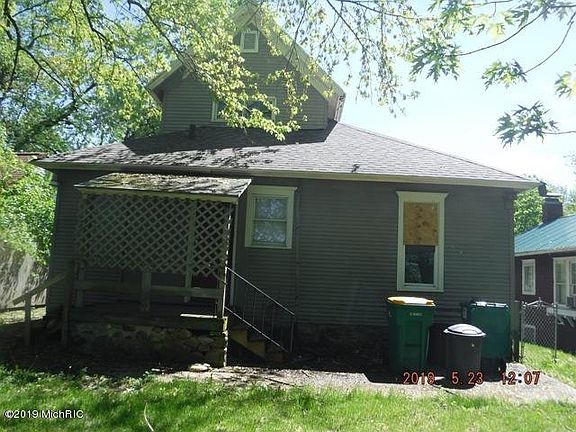 4th image of 76 Byron St