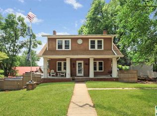 110 W 38th St, Sioux City, IA 51104