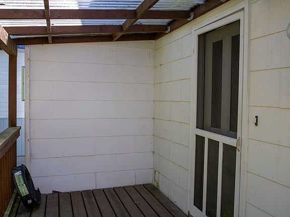 4th image of 1250 Millar St