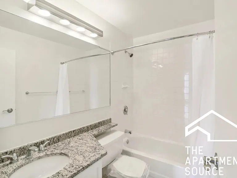 752 N Rush St #1 — Photo 7