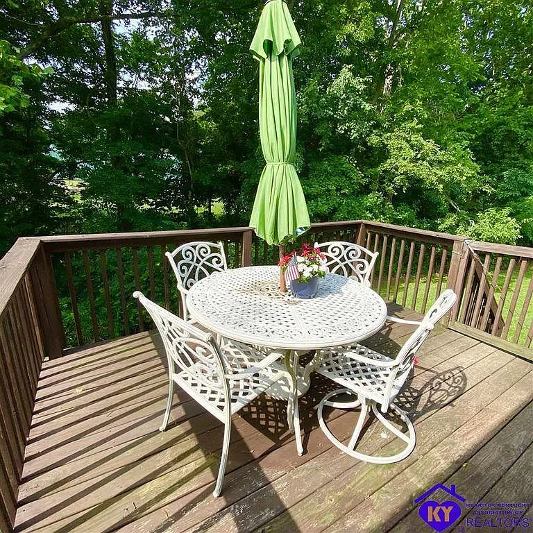 219 Southern Lake Dr — Photo 2