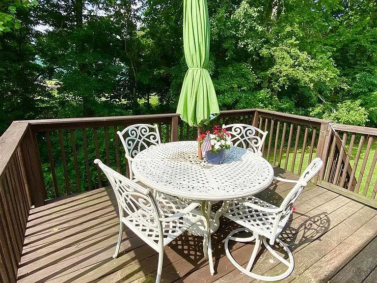 219 Southern Lake Dr — Photo 2