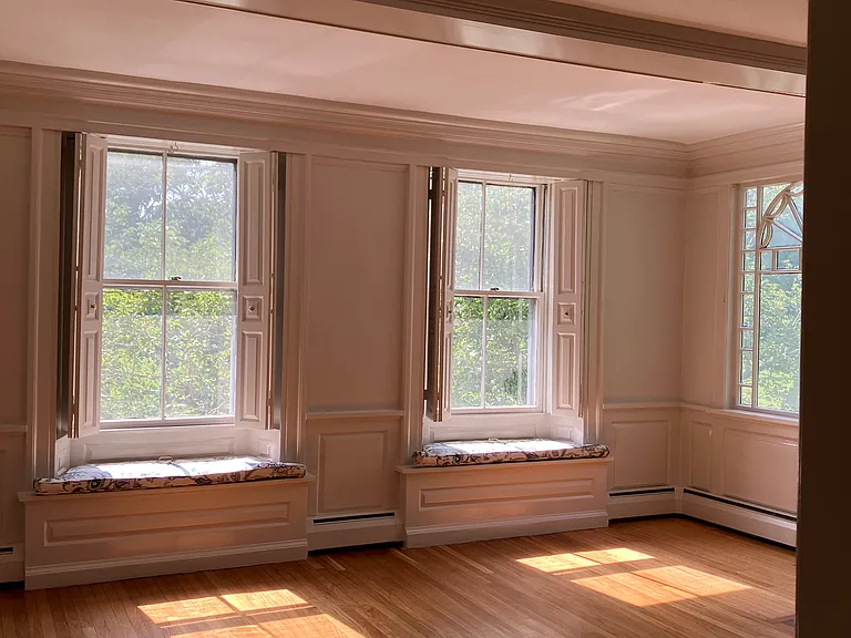 82 Washington Sq #4 — Photo 4