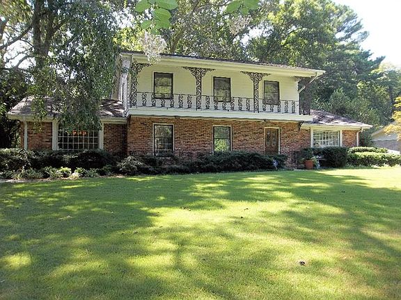 2nd image of 2221 Lebaron Dr NE