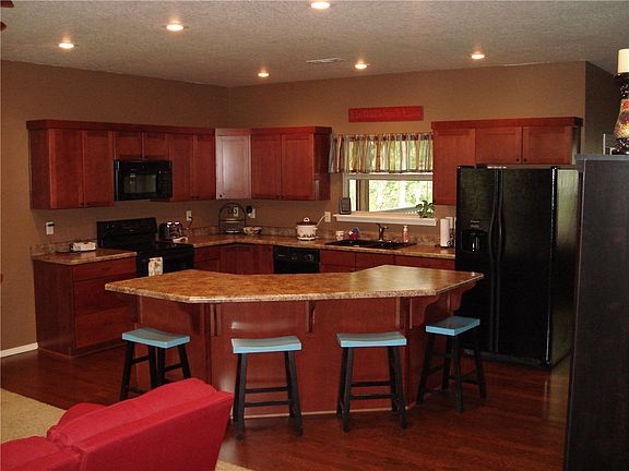 3rd image of 24 Buckland Ln
