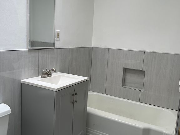 5th image of 1746 44th Ave