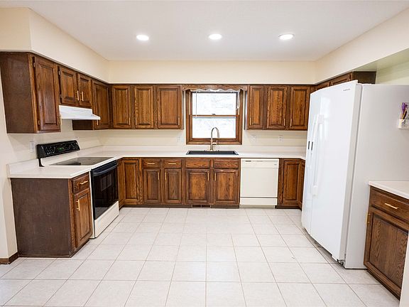 5th image of 3112 Beaver Ave