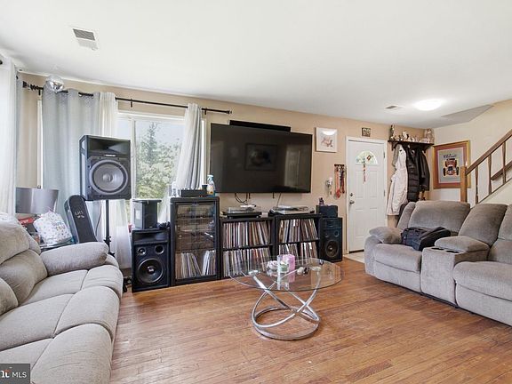 4th image of 18527 Tarragon Way