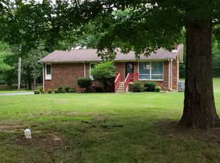 735 Woodlawn Dr, New Johnsonville, TN 37134