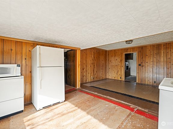 5th image of 9320 Lexington Avenue SW