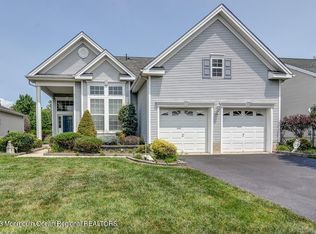 90 Pond View Cir, Barnegat, NJ 08005
