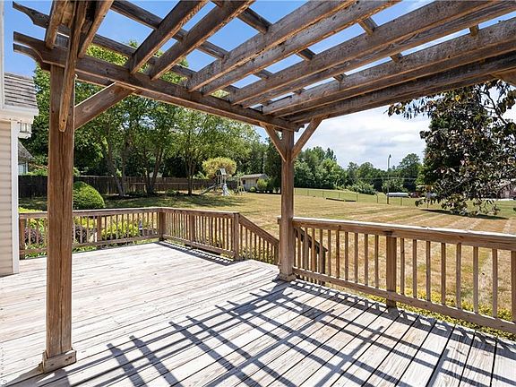 5th image of 8140 Spring Hollow Ct