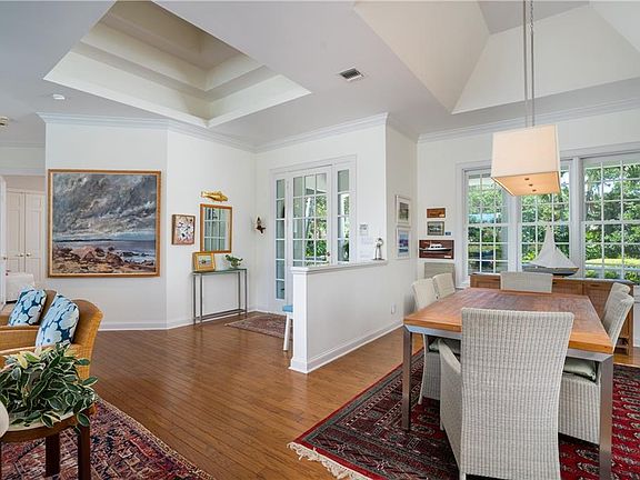 2nd image of 406 Sable Oak Dr