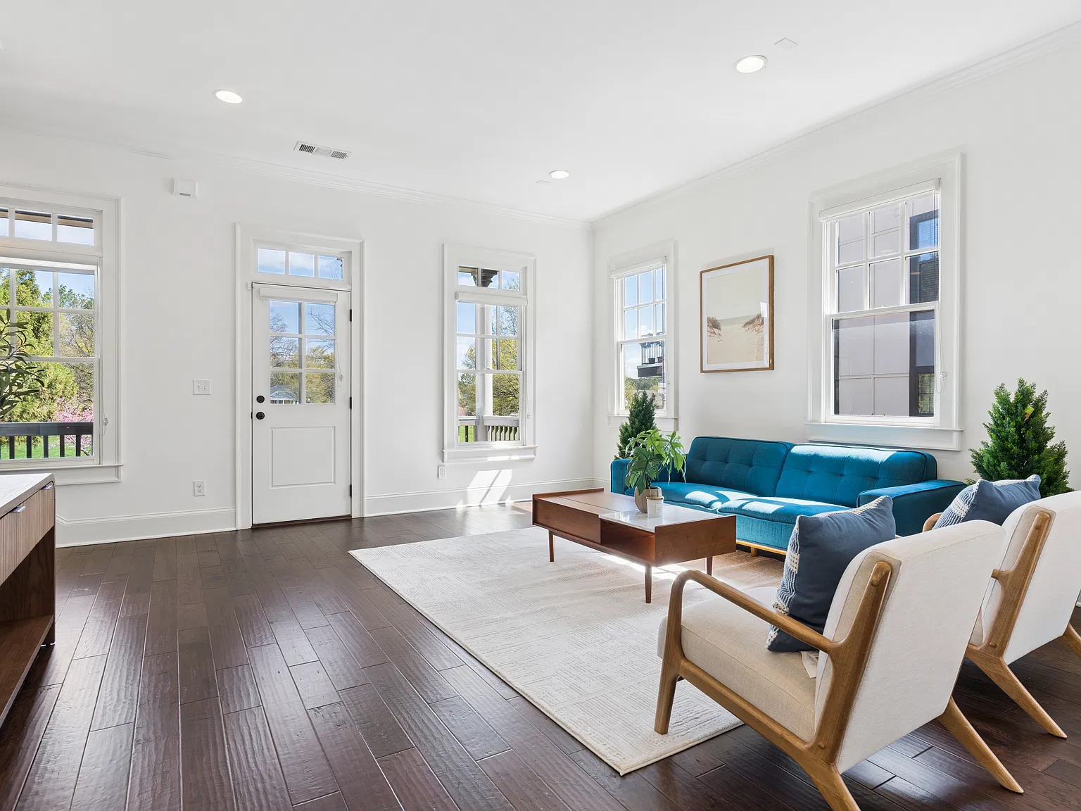 3 bed, 3.5 bath, 2618 sqft, $3,500 — Photo 2