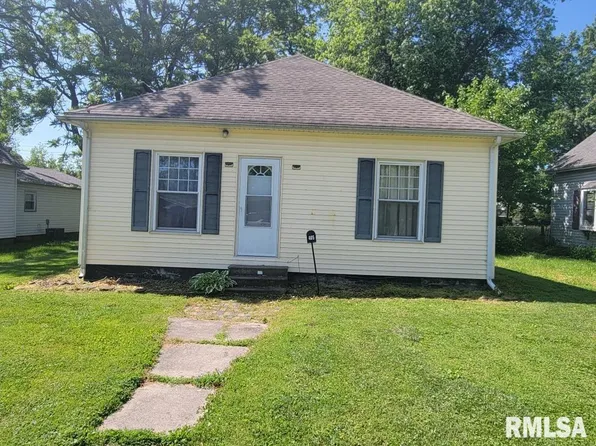 405 N Monroe St, Nokomis, IL 62075