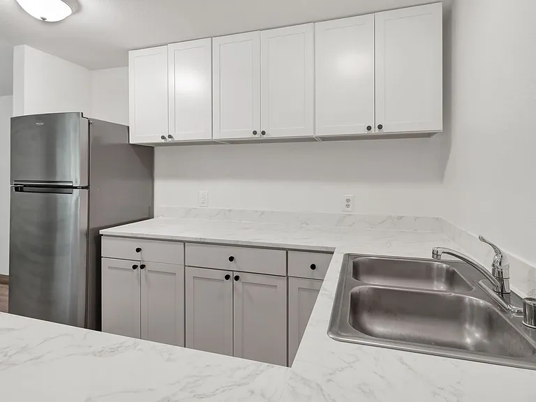 1060 York St — Photo 10