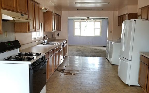 3rd image of 4120 S Campbell Ave