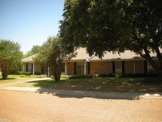 1st image of 202 W McAfee Dr