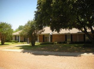 202 W McAfee Dr, Mabank, TX 75147