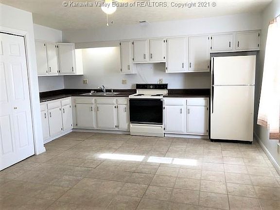 3rd image of 5933 Midland Dr #5