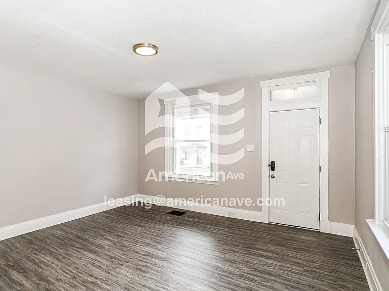 1431693_003_living_room_3.jpg