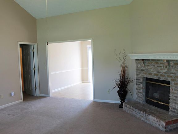 2nd image of 266 Huntington Dr