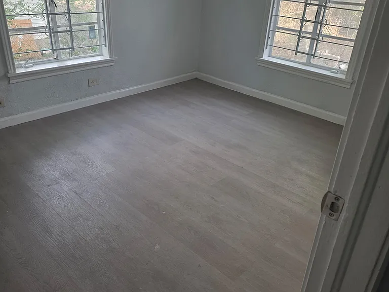 1034 Poinsettia — Photo 12