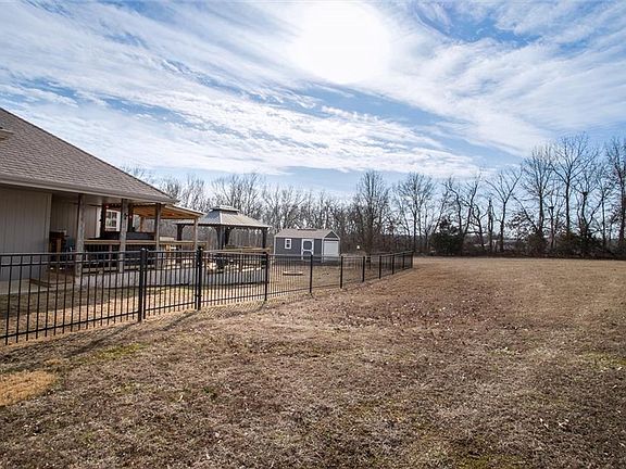 4th image of 601 Hickory Hills Dr