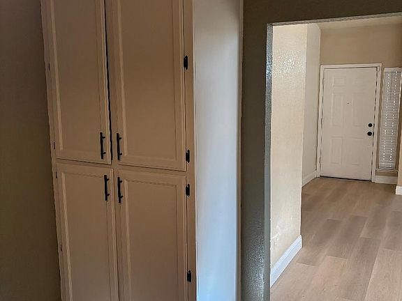 4th image of 943 Dondra Way