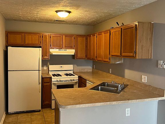 2nd image of 4343 Chaucer Pl