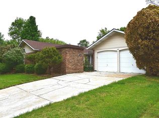 486 Ironwood Dr, Ballwin, MO 63011