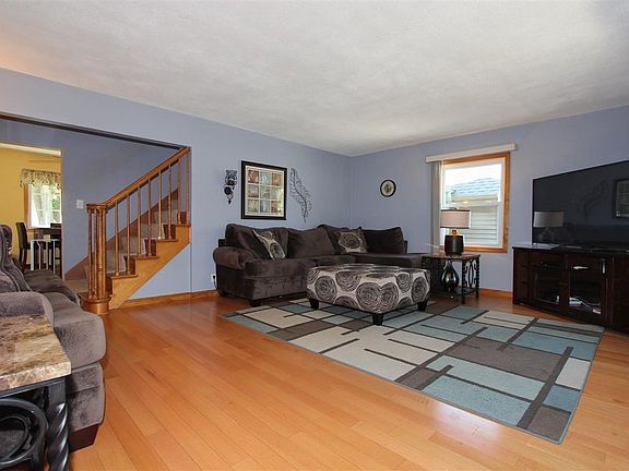 LARGE LIVING ROOM