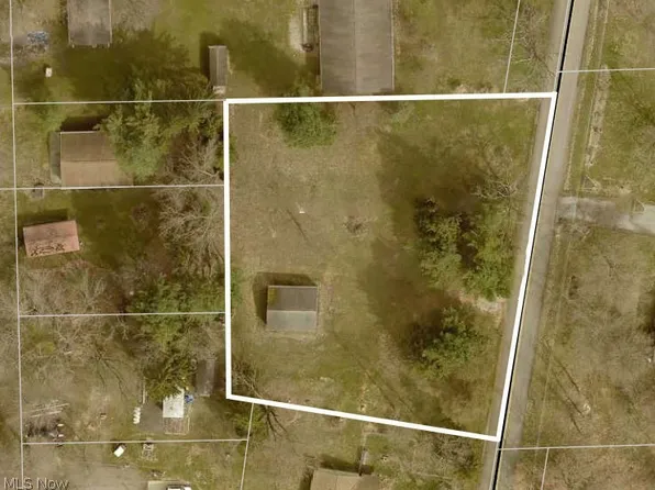 453 Hartzell Rd, North Benton, OH 44449