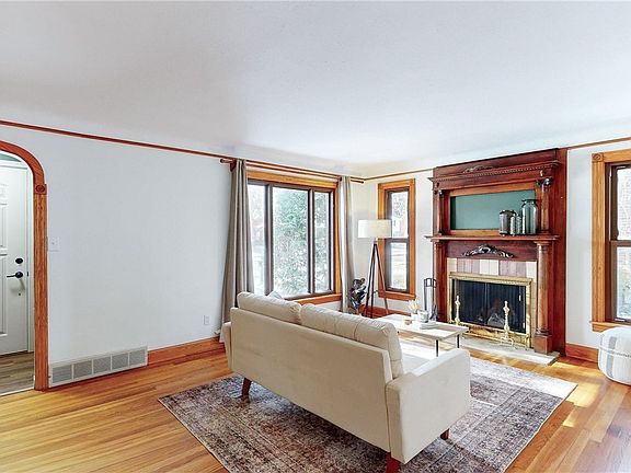5th image of 9516 Elsmere Dr