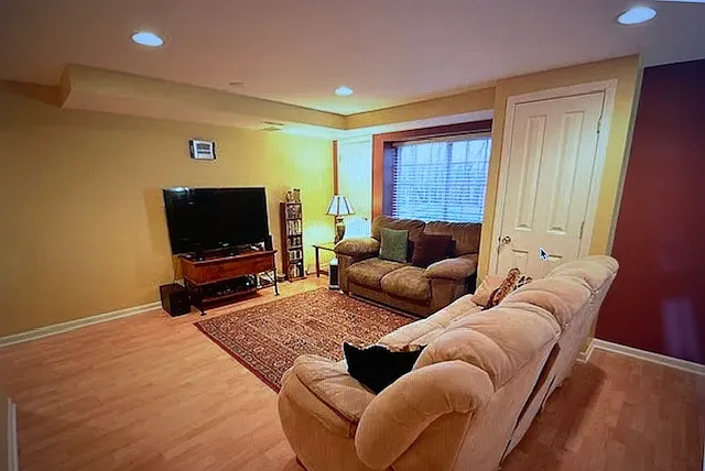 382 Vaughn Cir — Photo 3