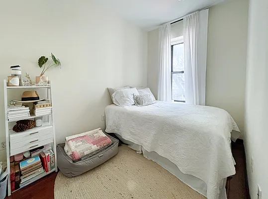 Rented by Kahen Properties | media 16