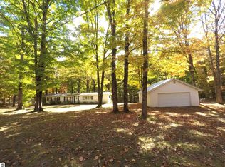 7841 W 28th Rd, Harrietta, MI 49638