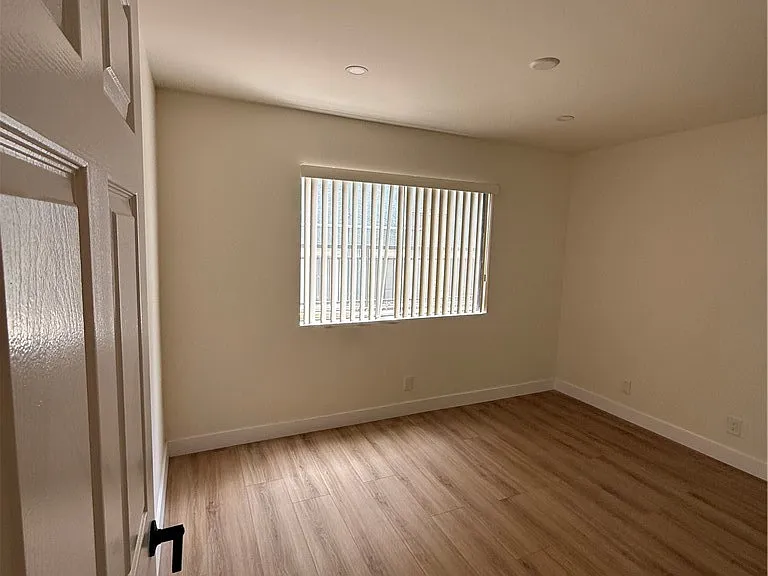 1207 N Columbus Ave #102 — Photo 11