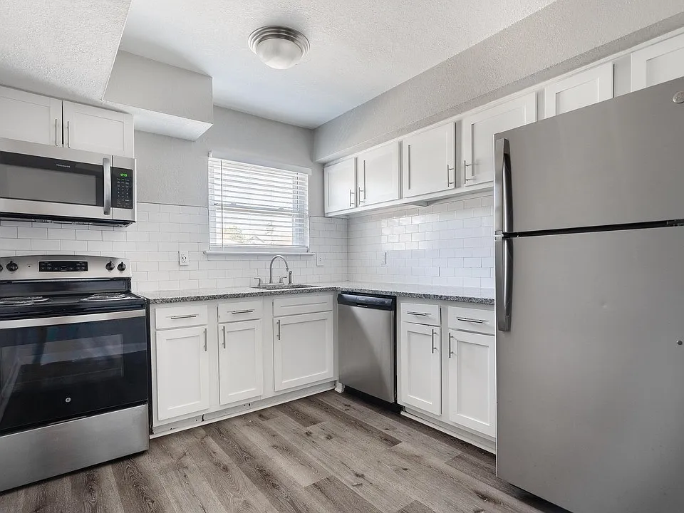 River Breeze Apartments