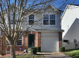 420 Summit Tree Ct, Fenton, MO 63026