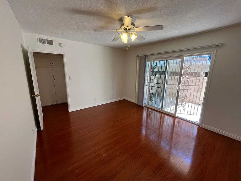 1065 S Holt Ave — Photo 18