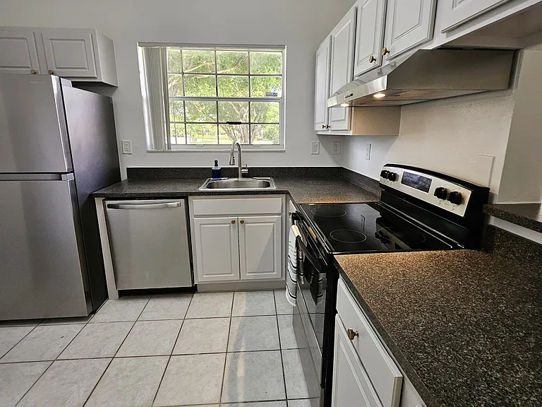 2331 NW 96th Ter #17L — Photo 4